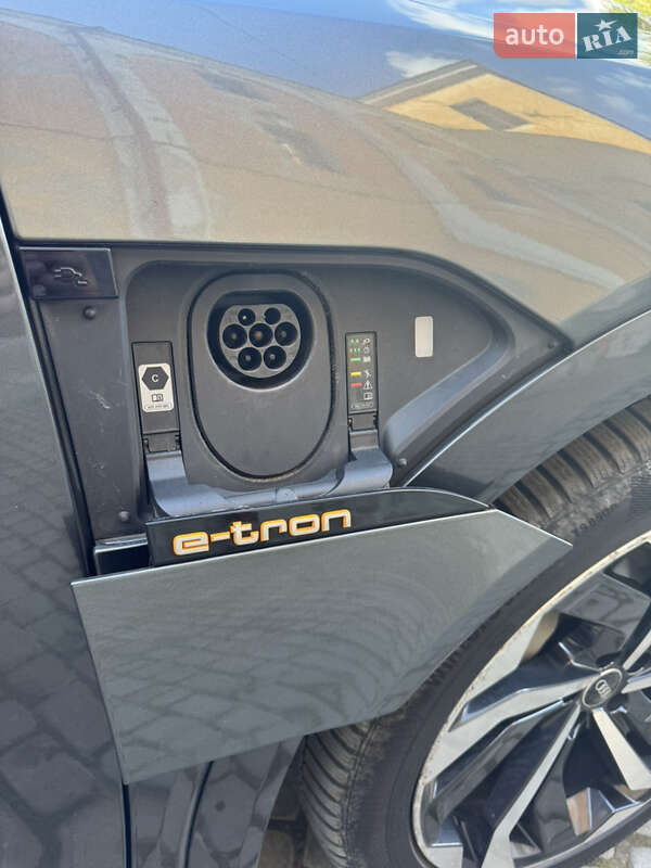 Позашляховик / Кросовер Audi e-tron 2021 в Тернополі