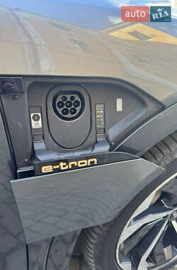 Внедорожник / Кроссовер Audi e-tron 2021 в 