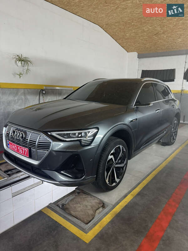 Позашляховик / Кросовер Audi e-tron 2021 в Тернополі