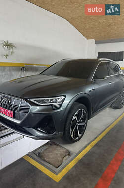 Внедорожник / Кроссовер Audi e-tron 2021 в 