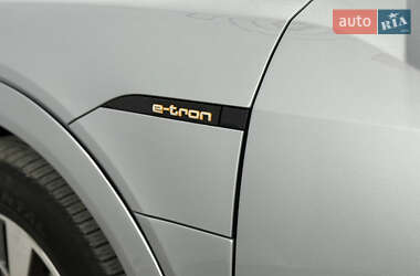 Внедорожник / Кроссовер Audi e-tron 2021 в 
