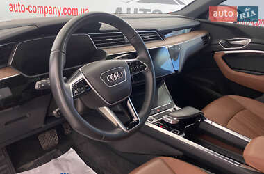 Внедорожник / Кроссовер Audi e-tron 2021 в 