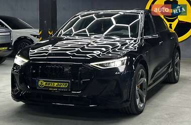 Позашляховик / Кросовер Audi e-tron 2022 в 