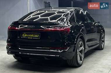 Позашляховик / Кросовер Audi e-tron 2022 в 