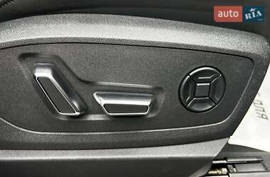 Позашляховик / Кросовер Audi e-tron 2022 в 