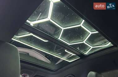 Позашляховик / Кросовер Audi e-tron 2022 в 