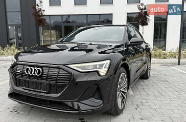 Позашляховик / Кросовер Audi e-tron 2021 в 
