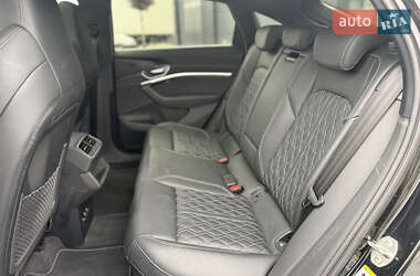 Позашляховик / Кросовер Audi e-tron 2021 в 