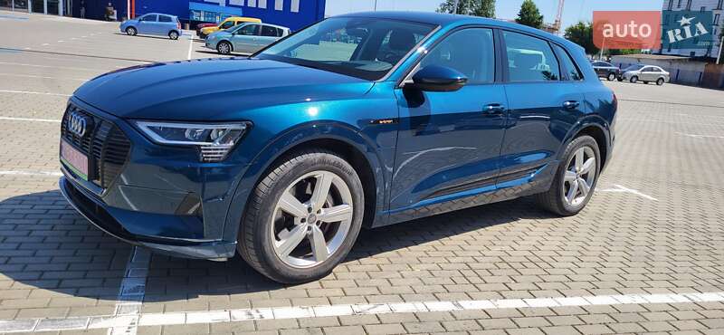 Позашляховик / Кросовер Audi e-tron 2020 в 