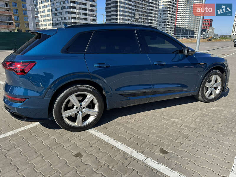 Позашляховик / Кросовер Audi e-tron 2019 в Києві фото 18 Позашляховик / Кросовер Audi e-tron 2019 в Києві