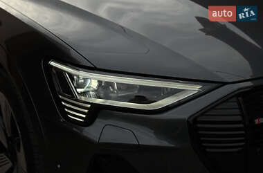 Внедорожник / Кроссовер Audi e-tron 2022 в 