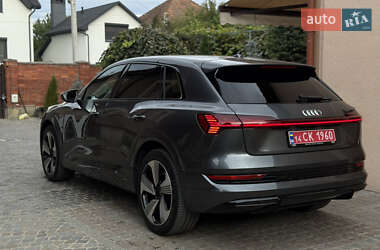 Внедорожник / Кроссовер Audi e-tron 2022 в 