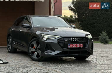 Внедорожник / Кроссовер Audi e-tron 2022 в 