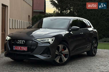 Внедорожник / Кроссовер Audi e-tron 2022 в 