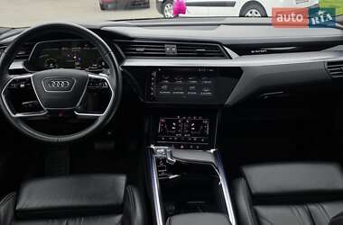 Внедорожник / Кроссовер Audi e-tron 2020 в 