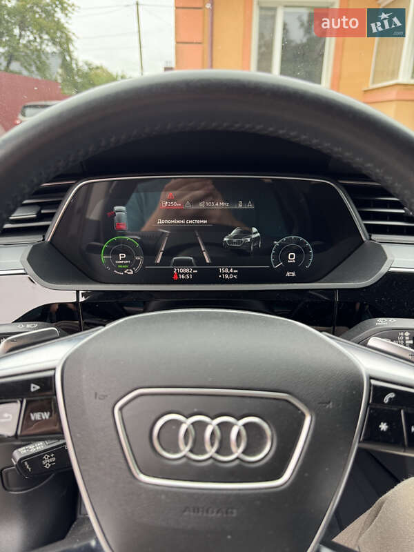 Позашляховик / Кросовер Audi e-tron 2019 в Володимирі