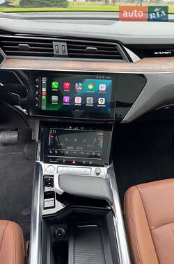 Позашляховик / Кросовер Audi e-tron 2020 в 