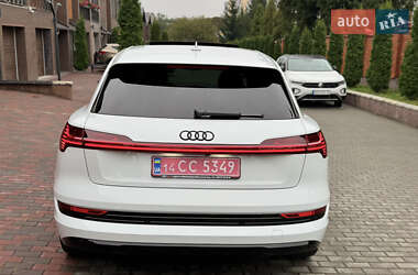 Позашляховик / Кросовер Audi e-tron 2023 в 
