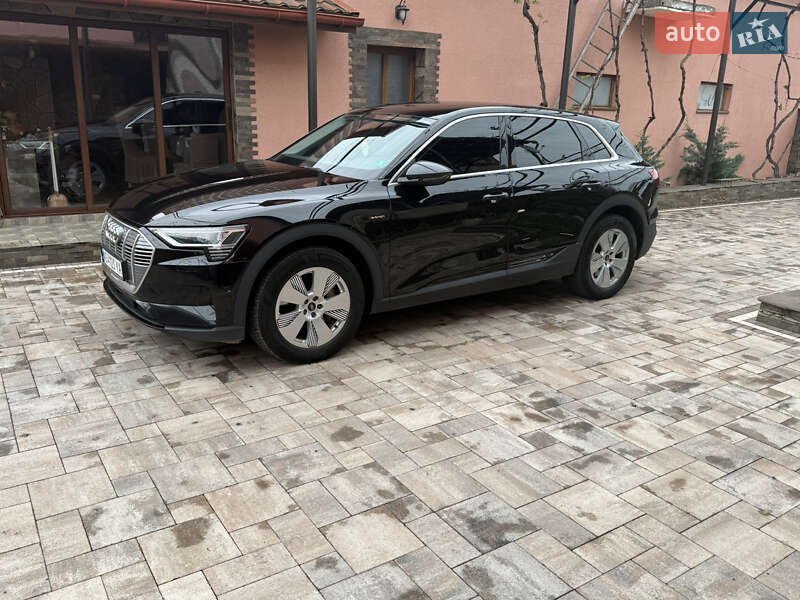 Внедорожник / Кроссовер Audi e-tron 2021 в Иршаве