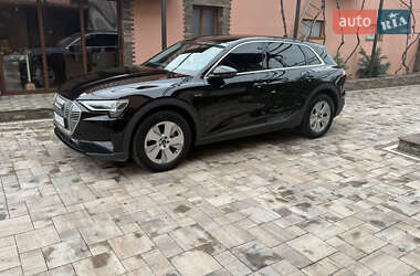 Внедорожник / Кроссовер Audi e-tron 2021 в 