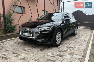 Внедорожник / Кроссовер Audi e-tron 2021 в 