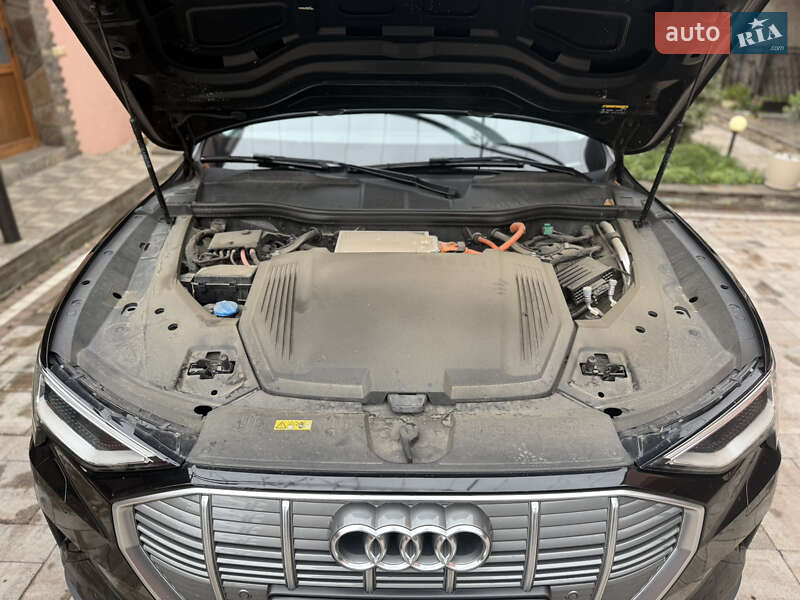 Внедорожник / Кроссовер Audi e-tron 2021 в Иршаве
