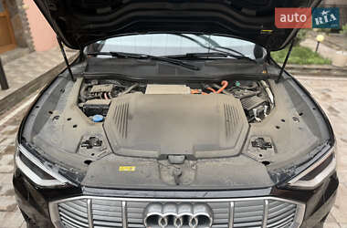 Внедорожник / Кроссовер Audi e-tron 2021 в 