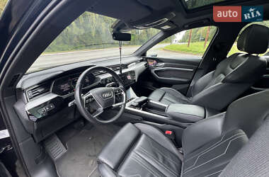 Позашляховик / Кросовер Audi e-tron 2019 в 