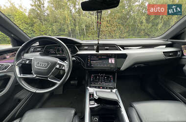Позашляховик / Кросовер Audi e-tron 2019 в 