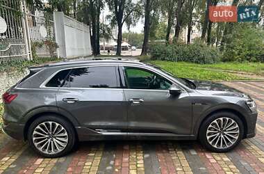 Позашляховик / Кросовер Audi e-tron 2021 в 