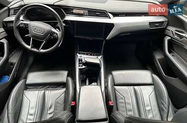 Позашляховик / Кросовер Audi e-tron 2021 в 