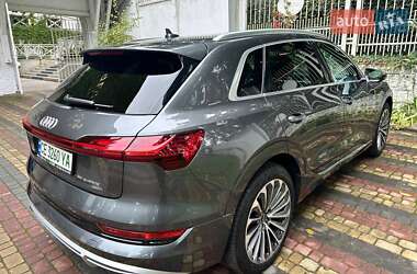 Позашляховик / Кросовер Audi e-tron 2021 в 