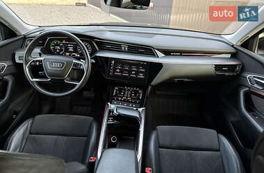 Внедорожник / Кроссовер Audi e-tron 2019 в 