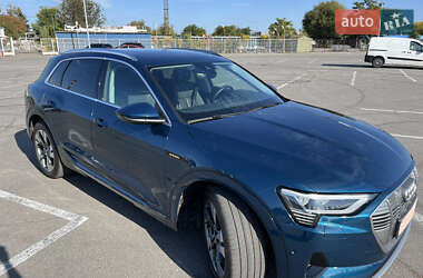 Внедорожник / Кроссовер Audi e-tron 2020 в 