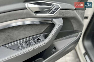 Внедорожник / Кроссовер Audi e-tron 2020 в 