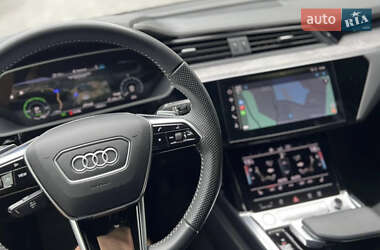Внедорожник / Кроссовер Audi e-tron 2020 в 