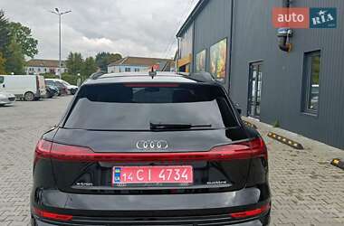 Позашляховик / Кросовер Audi e-tron 2021 в 