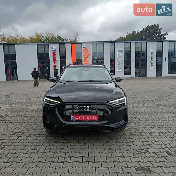 Позашляховик / Кросовер Audi e-tron 2021 в 