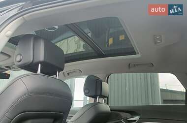 Позашляховик / Кросовер Audi e-tron 2021 в 