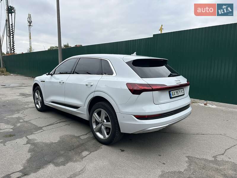 Внедорожник / Кроссовер Audi e-tron 2019 в Киеве
