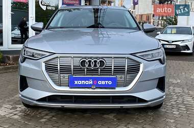 Позашляховик / Кросовер Audi e-tron 2022 в 