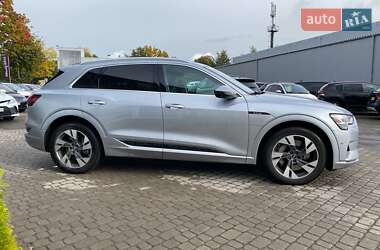 Позашляховик / Кросовер Audi e-tron 2022 в 