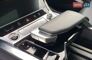 Позашляховик / Кросовер Audi e-tron 2022 в 