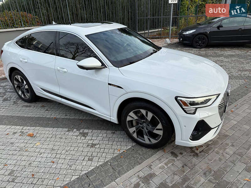 Внедорожник / Кроссовер Audi e-tron 2020 в Киеве фото 11 Внедорожник / Кроссовер Audi e-tron 2020 в Киеве