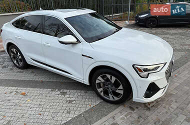 Внедорожник / Кроссовер Audi e-tron 2020 в 