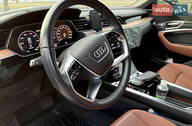 Внедорожник / Кроссовер Audi e-tron 2020 в 