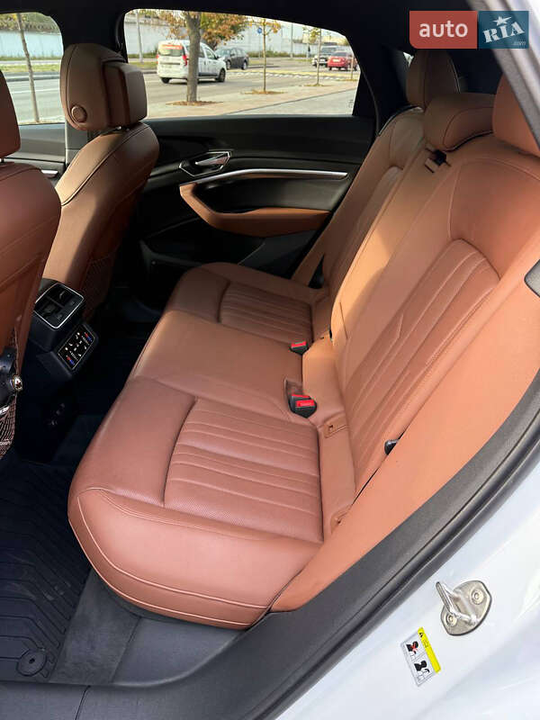 Внедорожник / Кроссовер Audi e-tron 2020 в Киеве фото 32 Внедорожник / Кроссовер Audi e-tron 2020 в Киеве