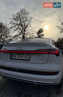 Внедорожник / Кроссовер Audi e-tron 2020 в 