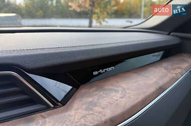 Внедорожник / Кроссовер Audi e-tron 2020 в 