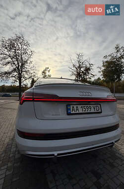 Внедорожник / Кроссовер Audi e-tron 2020 в 